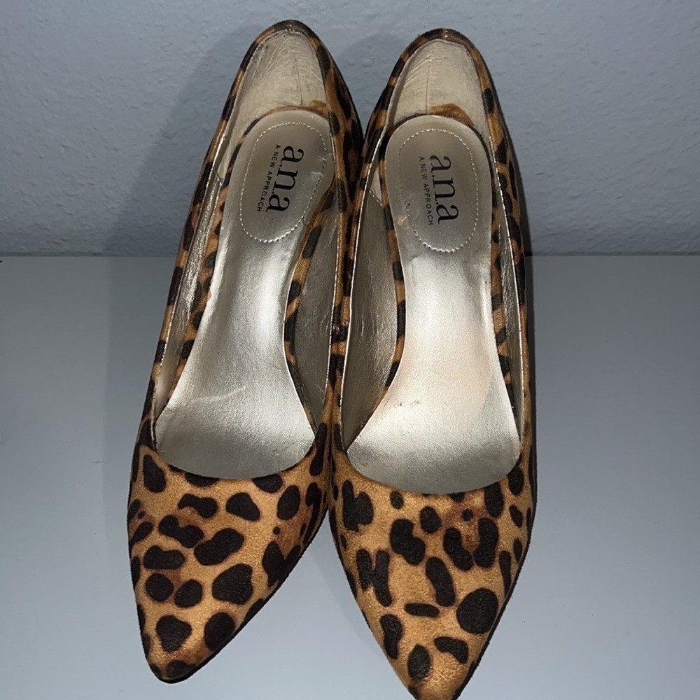 Animal Print Heels Size 7.5 Cheetah brown & black. Pointed toe low heel vibrant